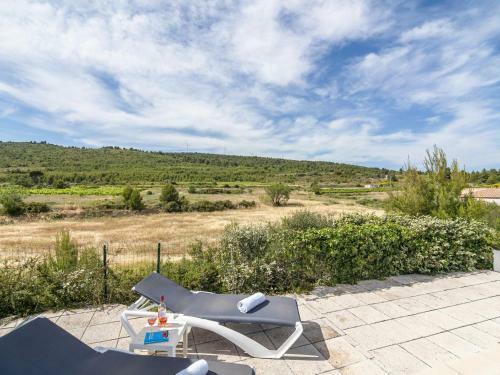 Alluring Villa In Pouzols-minervois With Jacuzzi