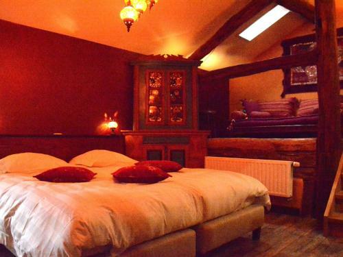 Authentic Holiday Home Located In Bievre With Jacuzzi