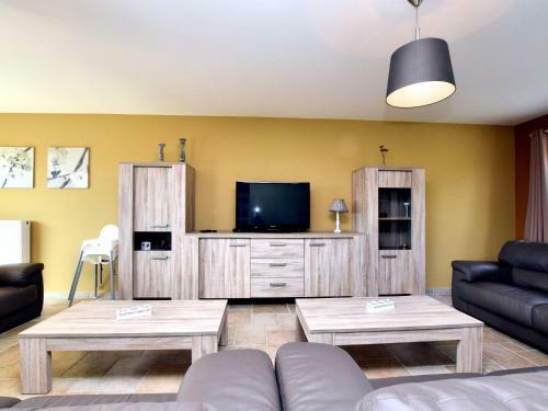Beautiful Holiday Home In Hastiere Near Forest