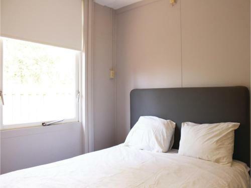 Three-bedroom Holiday Home In Lanaken