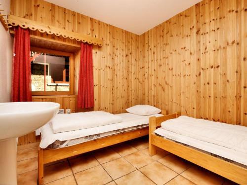Vibrant Holiday Home In Durbuy With Garden