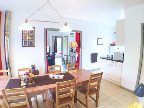 Lovely Bungalow In Waulsort With Swimming Pool