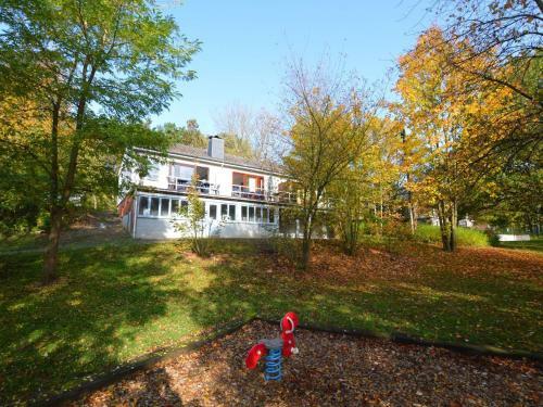 Lovely Bungalow In Waulsort With Swimming Pool
