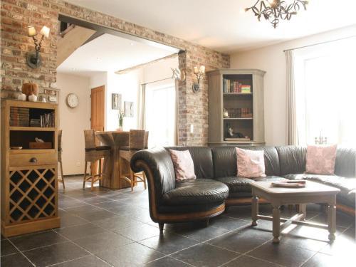 Nine-bedroom Holiday Home In Borgloon