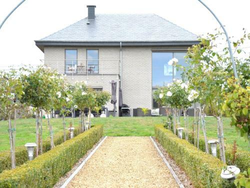 Luxurious Villa In Beauraing With Garden