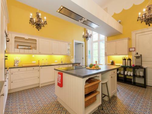 Luxury Manor With Swimming Pool In Nassogne