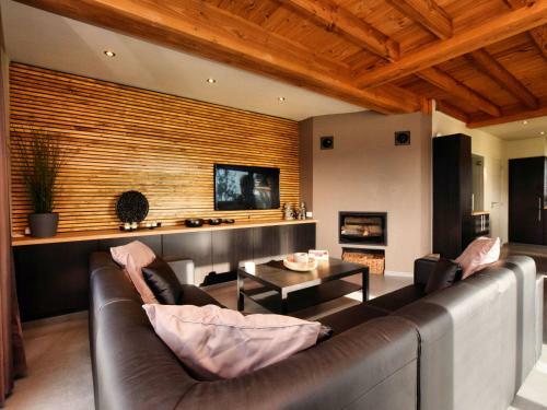 Cozy Holiday Home In Ardennes With Sauna And Jacuzzi