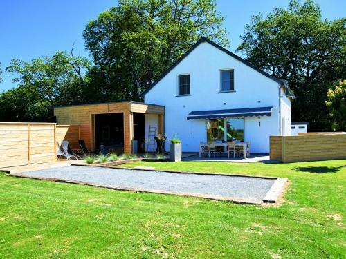 Cozy Holiday Home In Ardennes With Sauna And Jacuzzi