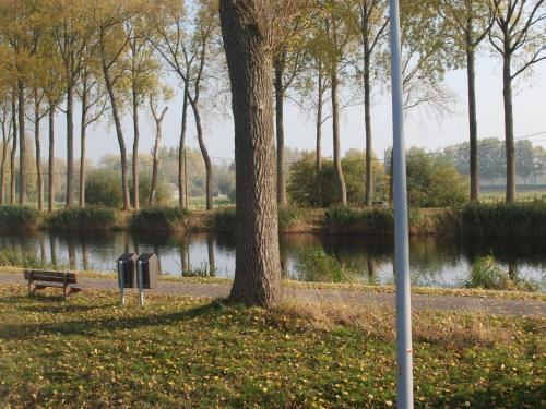 Aan De Damse Vaart