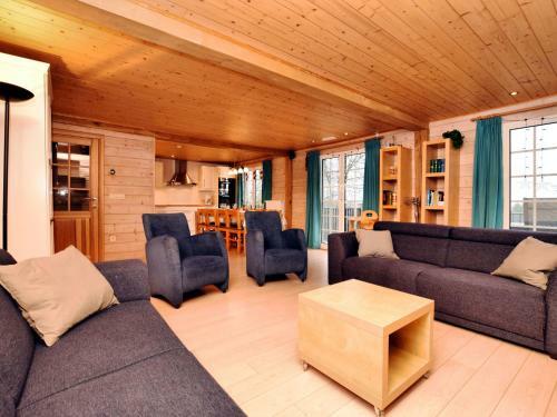 Luxurious Chalet In Septon With Jacuzzi
