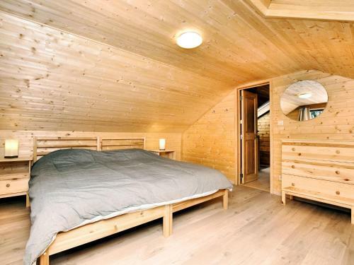 Luxurious Chalet In Septon With Jacuzzi