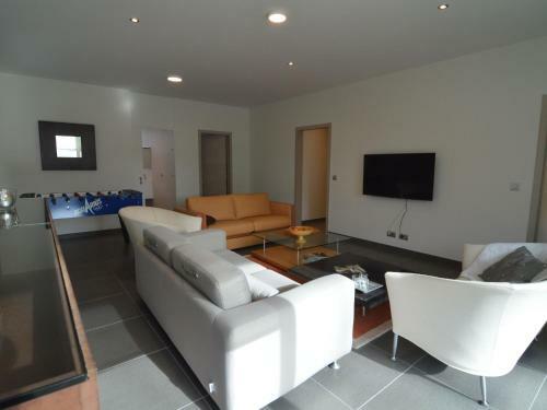 Modern Holiday Home In Zottegem With Jacuzzi