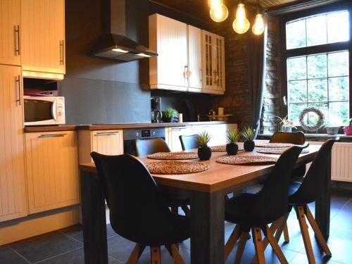 Spacious Holiday Home In Vaux-sur-sure With Garden