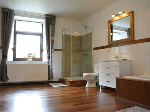 Spacious Holiday Home In Vaux-sur-sure With Garden