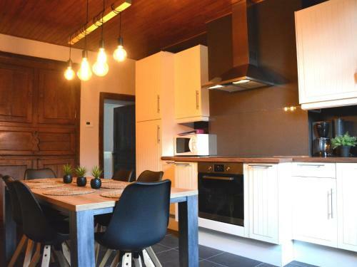 Spacious Holiday Home In Vaux-sur-sure With Garden