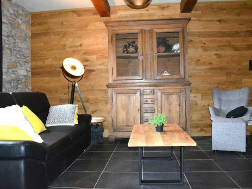 Spacious Holiday Home In Vaux-sur-sure With Garden