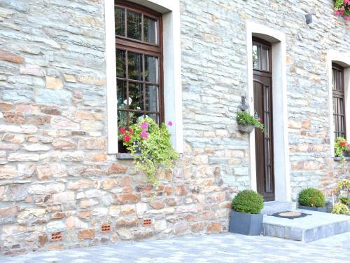 Spacious Holiday Home In Vaux-sur-sure With Garden