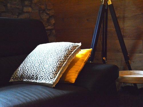 Spacious Holiday Home In Vaux-sur-sure With Garden