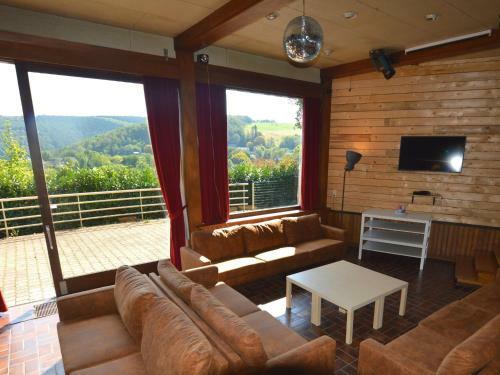 Luxurious Holiday Home With Jacuzzi In Trooz