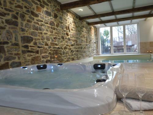 Cozy Cottage In Theux With Pool And Jacuzzi