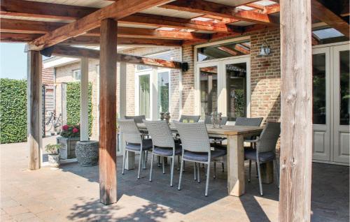 Four-bedroom Holiday Home In Neerpelt