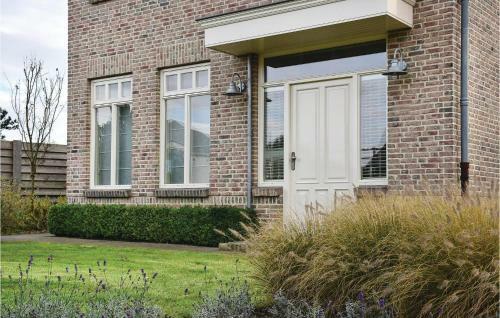 Four-bedroom Holiday Home In Neerpelt