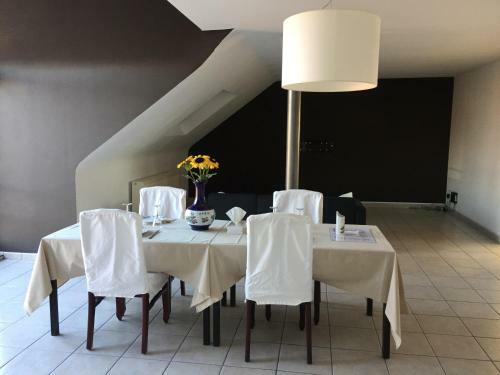 Hostal A Spacious Beautiful Apartment & Affordable
