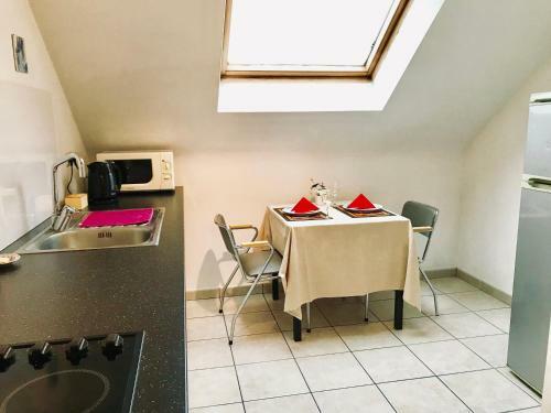 Hostal A Spacious Beautiful Apartment & Affordable