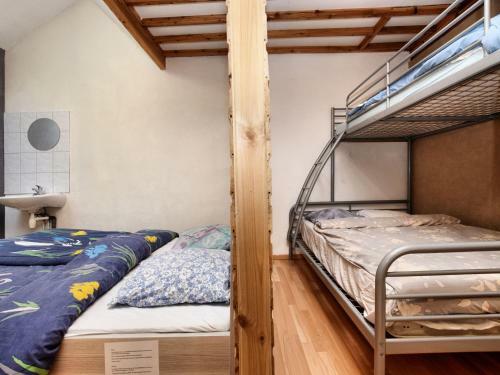 Vintage Holiday Home With Barbecue In Rendeux