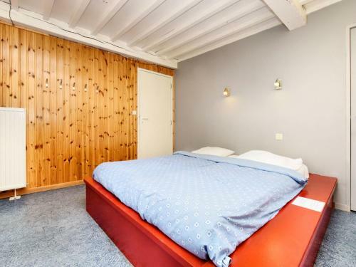 Vintage Holiday Home With Barbecue In Rendeux