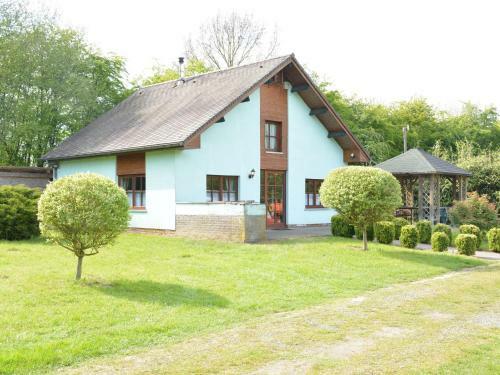 Quaint Chalet In Hannut With A Pond