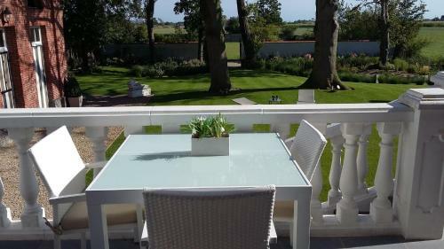 Bed & Breakfast Le Petit Chateau Vaartdijk