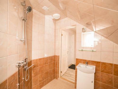 Bed & Breakfast Kernu Puhkek�la Hotel