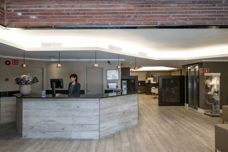 Hotel Catalonia Alb�niz
