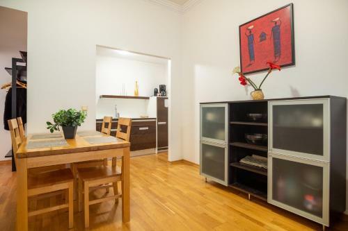 Dream Stay - Town Hall Square Apartments