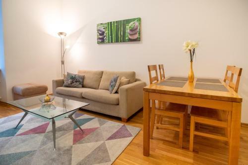 Dream Stay - Town Hall Square Apartments