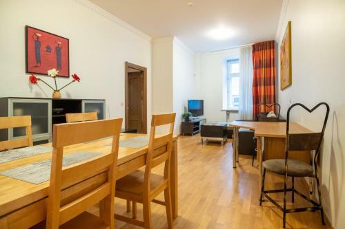 Dream Stay - Town Hall Square Apartments