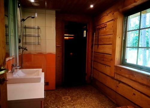 M�ndjala Forest House