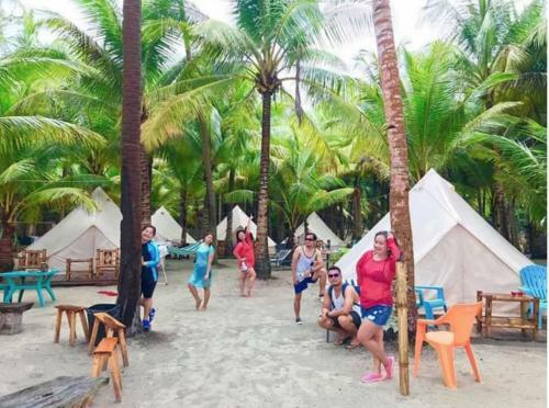 Glamping Siquijor By The Beach