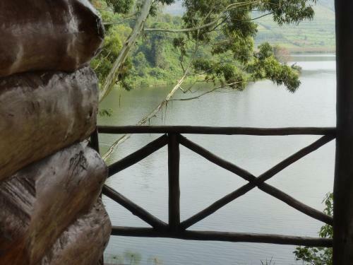 Hotel Supreme Adventure Park Bunyonyi