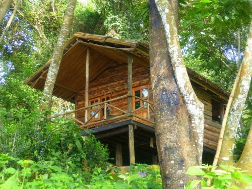 Hotel Supreme Adventure Park Bunyonyi