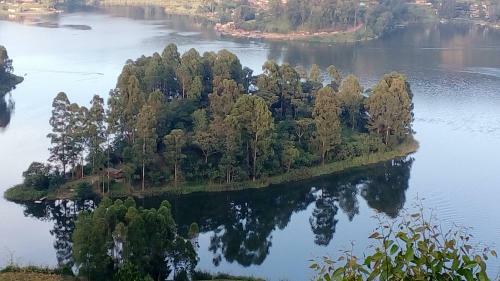 Hotel Supreme Adventure Park Bunyonyi