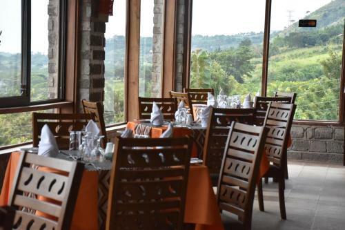 Hotel Kyangabi Crater Resort