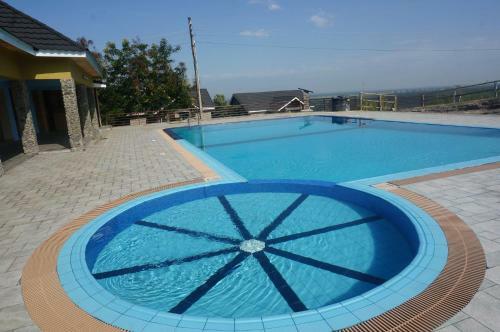 Hotel Kyangabi Crater Resort