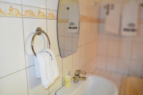 Victoria Travel Hotel