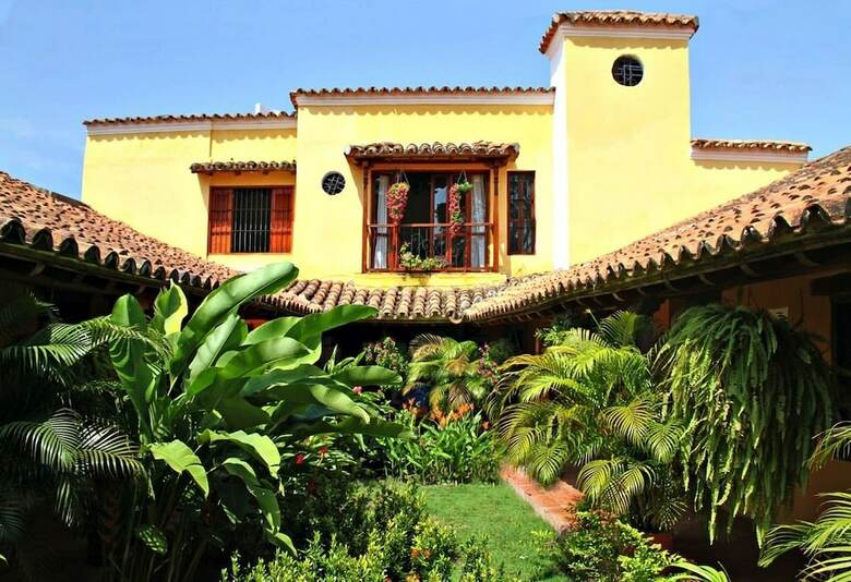 Hotel La Casa Amarilla
