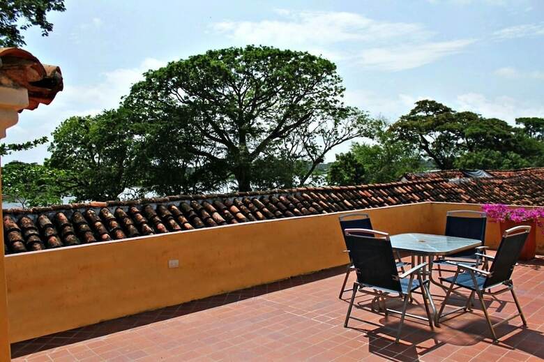 Hotel La Casa Amarilla