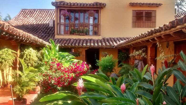 Hotel La Casa Amarilla