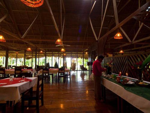 Albergue Sandoval Lake Lodge