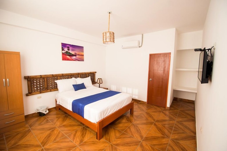 Nauti-k Beach Hotel